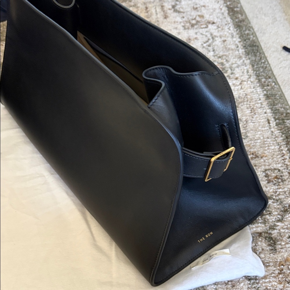 Row - Margaux EW Clutch 'Black'